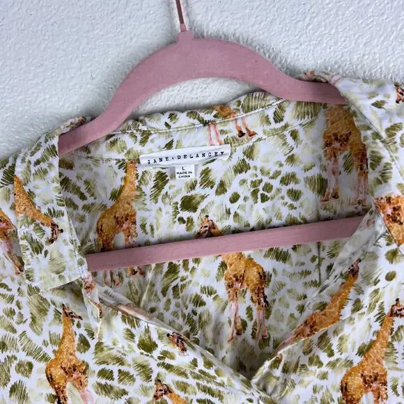 Jane + Delancey Giraffe Print Button Front Tie Hem Top Size L - Picture 2 of 5